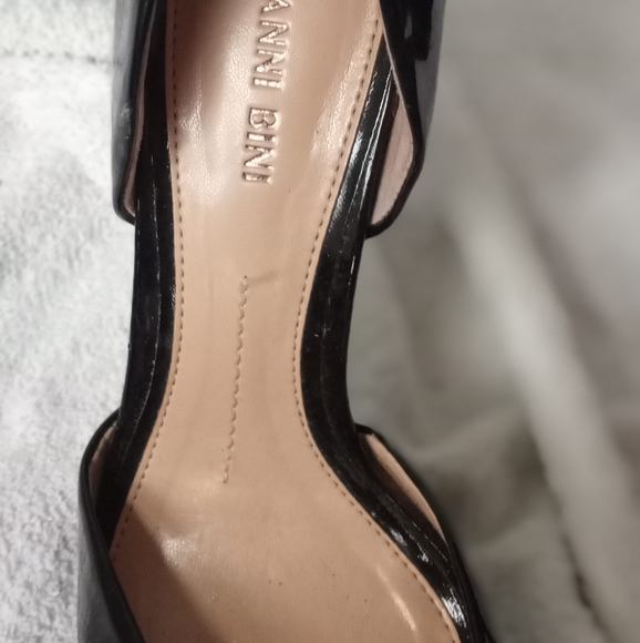 Shoes - Picture 5 of 9